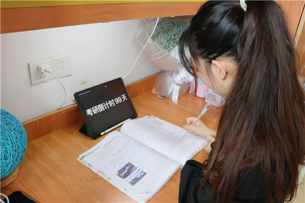 71d40db4098a4f0dad56f17902606185.png 龙万里.png