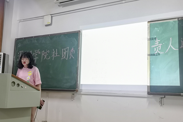 e8a478e2611e47769e246d7e7897b827.png 33333333.png