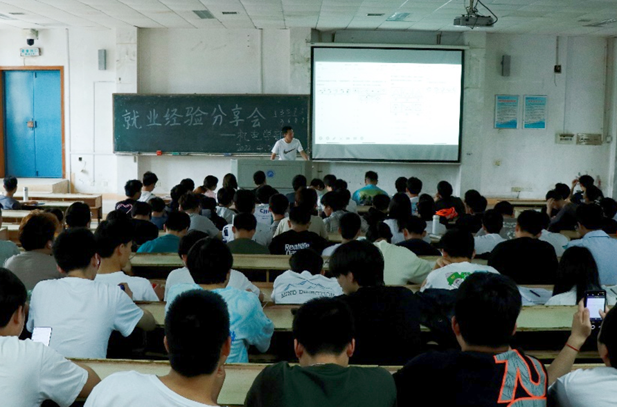 baa8b1328383403f8c060b04eca3c291.png 分享会现场.png